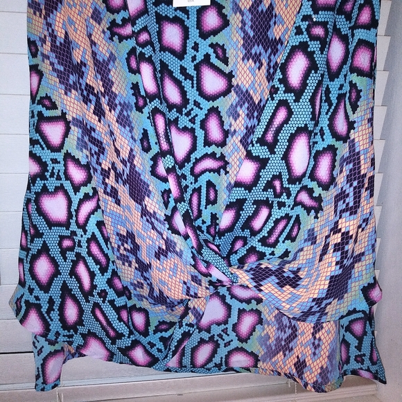 Peace Love Cake Multicolor Animal Print Sleeveless Blouse Front Knot Twist NWT - Picture 8 of 13